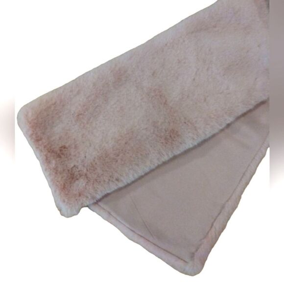 Love & Lore Pink Faux Fur Cross Thru Scarf NWT - Picture 4 of 9